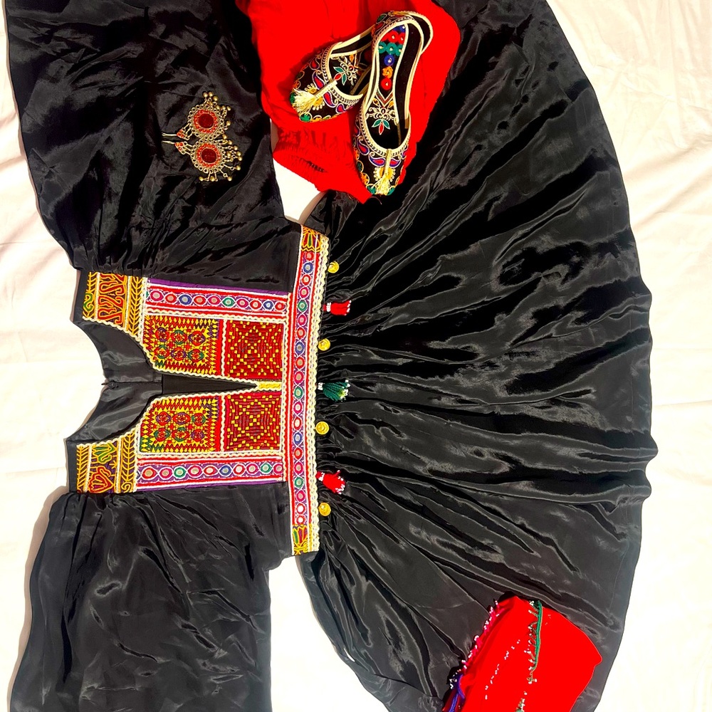 Hand made organic outfits for your party 🥰👗